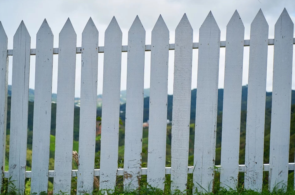 this image shows fence installation in Rancho Cordova, California